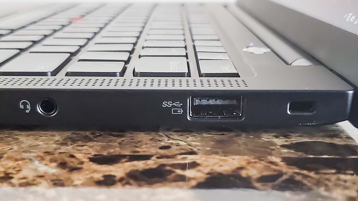 Lenovo ThinkPad X1 Carbon Gen 9 ports