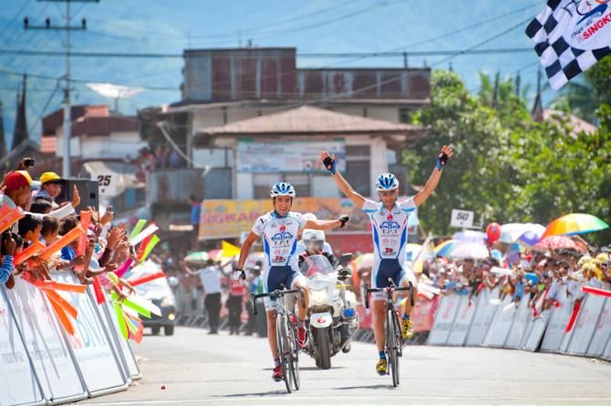 Kolahdozhagh and Mizbani (TPT) celebrate the stage victory and crushing blow to other GC hopefuls