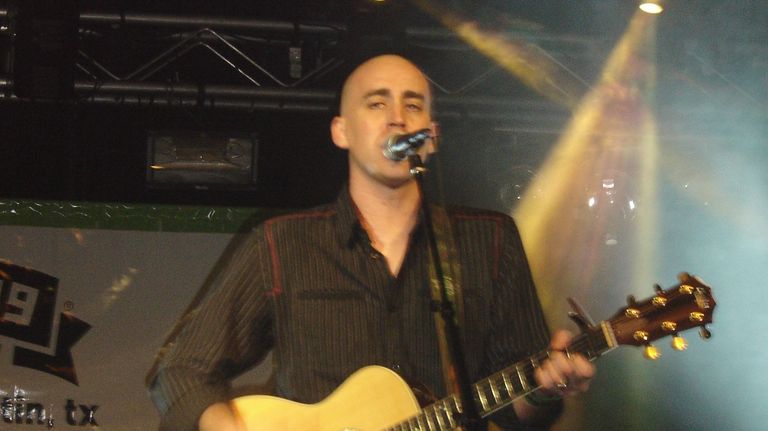 Guitarist, String instrument, Musical instrument, String instrument, Musician, Plucked string instruments, Music, Event, Guitar, Entertainment,