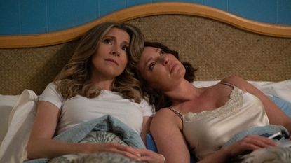 Firefly Lane, Sarah Chalke as Kate, Katherine Heigl as Tully in episode 205 of Firefly Lane