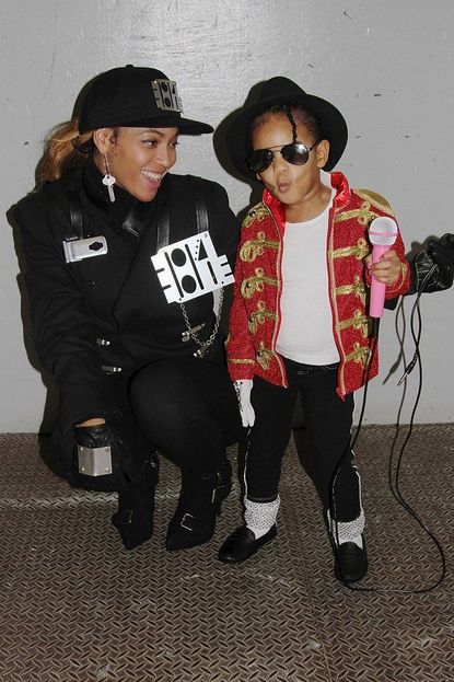 Beyoncé and Blue Ivy as Janet and Michael Jackson 