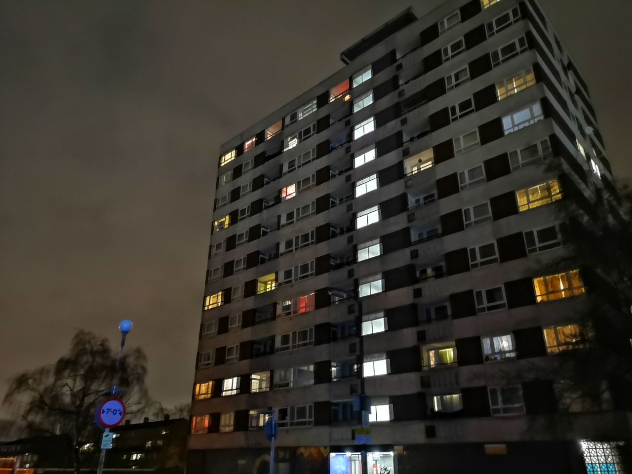 Here&rsquo;s a night shot using the standard 1x view. It's clear, although doesn't have masses of fine detail.