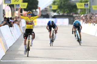Jonas Vingegaard wins the Tour de France Singapore Criterium