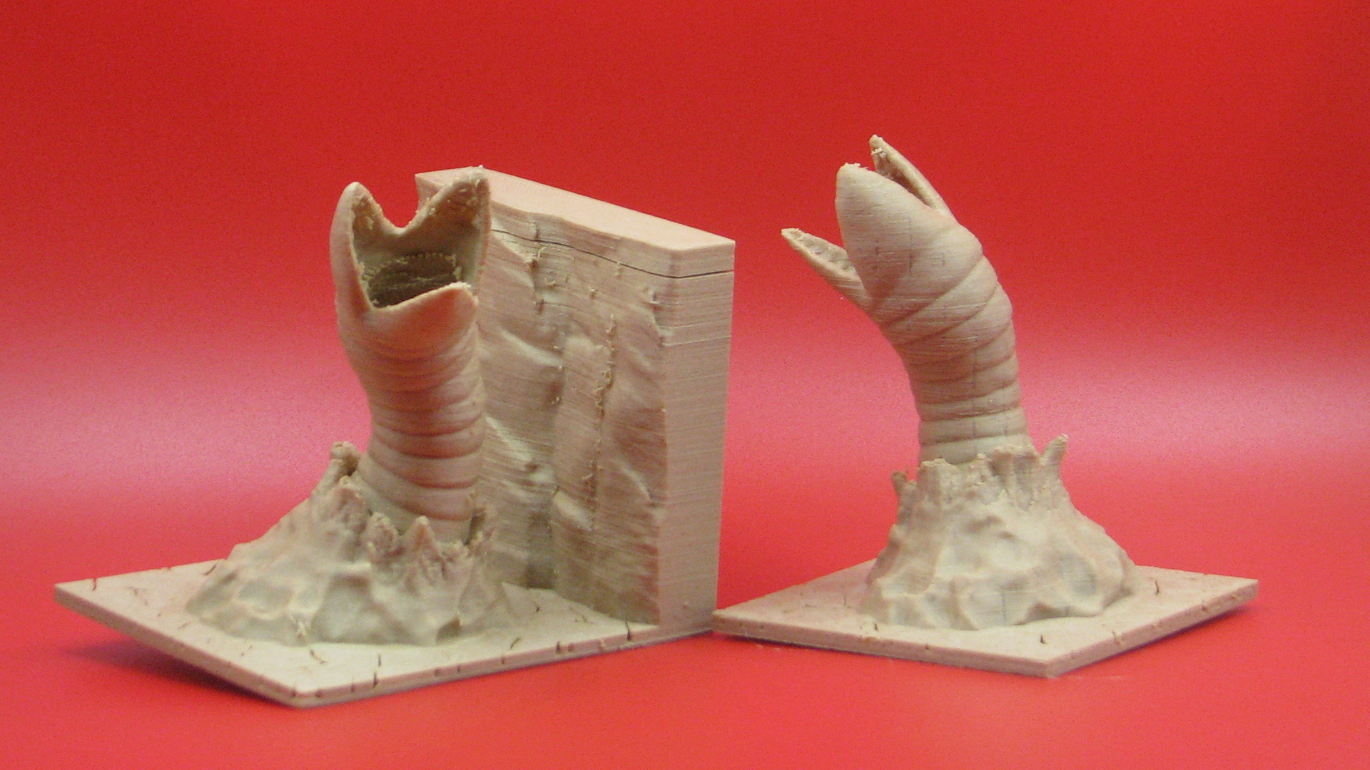 3D printed Sandworm bookends from Dune