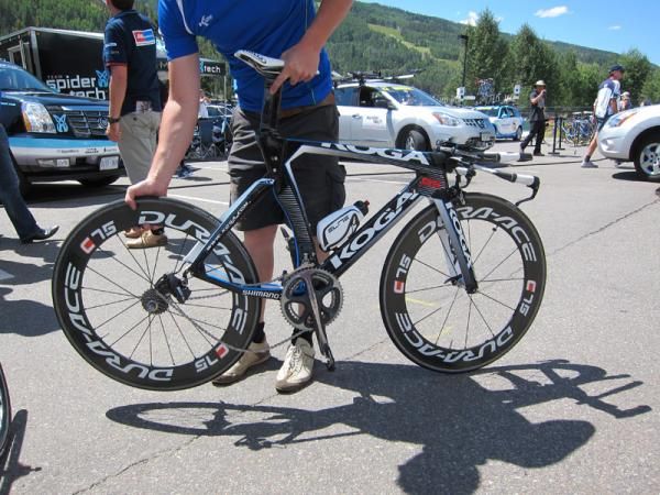 Skil-Shimano riders used a mix of road-time trial hybrid setups and their usual full-blown aero machines for stage 3.
