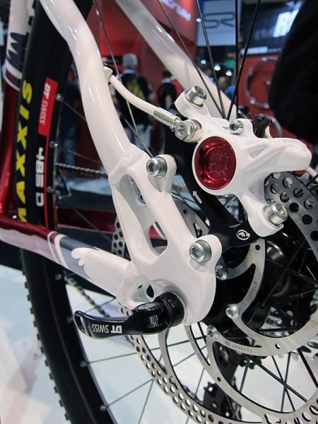 Rocky Mountain is sticking with IS-style rear brake tabs, saying they're lighter and more accommodating of a wider range of brake caliper types.