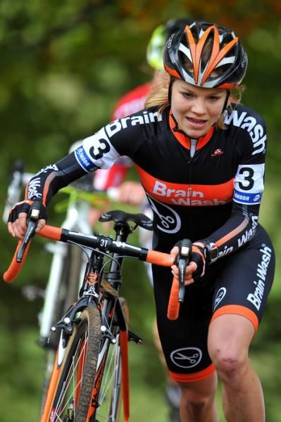 Sanne Van Paassen (Brainwash) runs with her bike