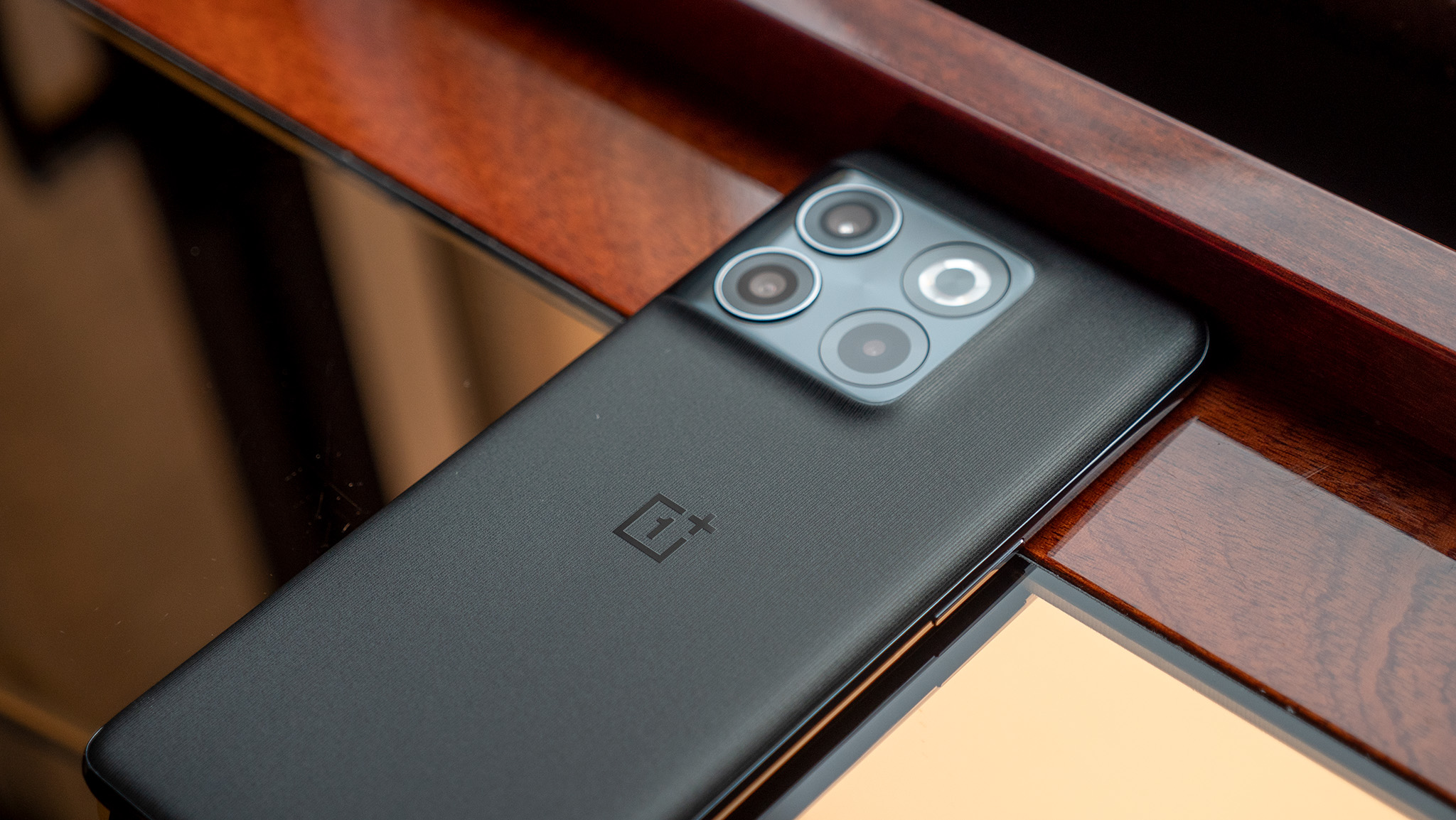 The back of the OnePlus 10T Moonstone Black colorway