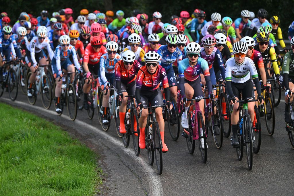 The peloton at the start of the 2024 womens Strade Bianche
