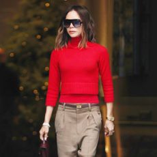 Victoria Beckham wears the Frame Belt.