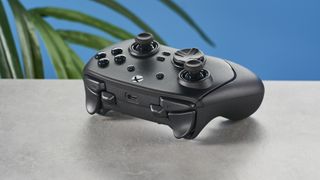 Photograph of the Razer Wolverine V3 Pro controller