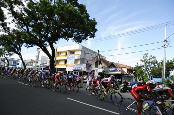 Riders cruised circuit course of Padang