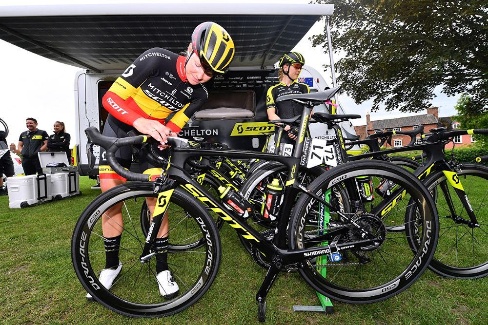 Jolien D'hoore at the OVO Enery Women's Tour stage 1 start