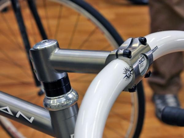 Dean doesn't make a big point of pushing these custom titanium stems but they're available to consumers that want one.
