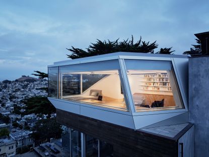 spaceship like roof extension
