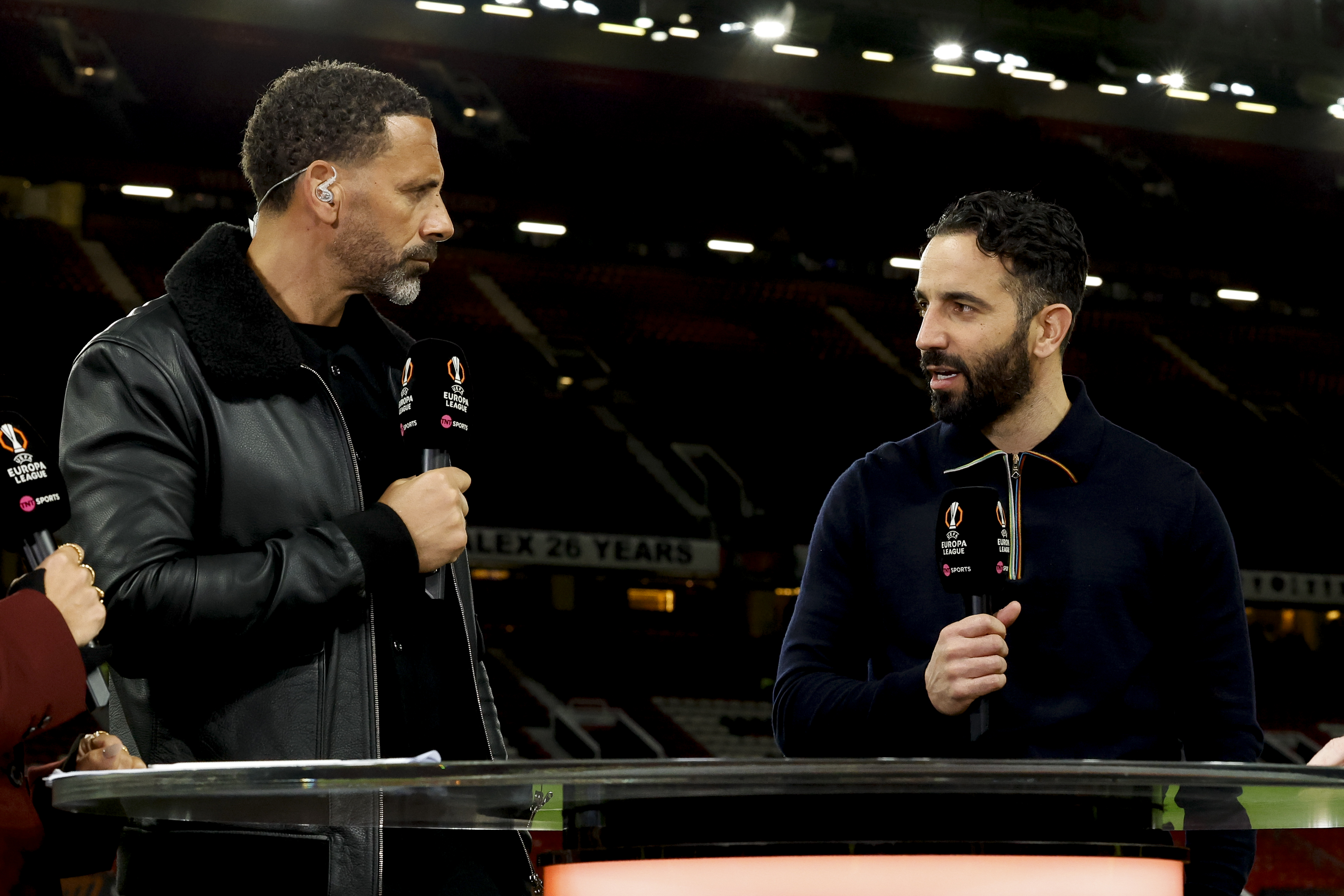 Rio Ferdinand speaks to Ruben Amorim after Manchester United booked their place in the UEFA Europa League final