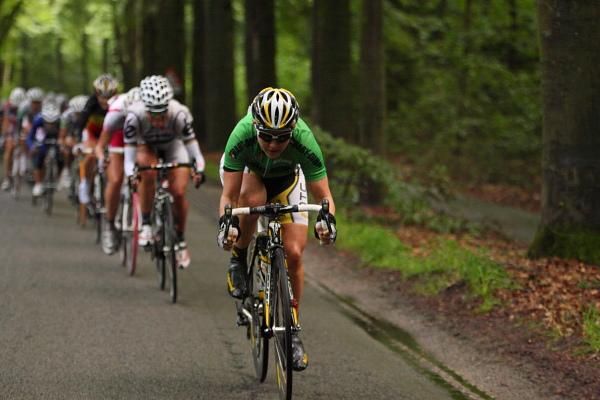 Ina Yoko Teutenberg (HTC - Columbia Women) attacked in the dark forest.