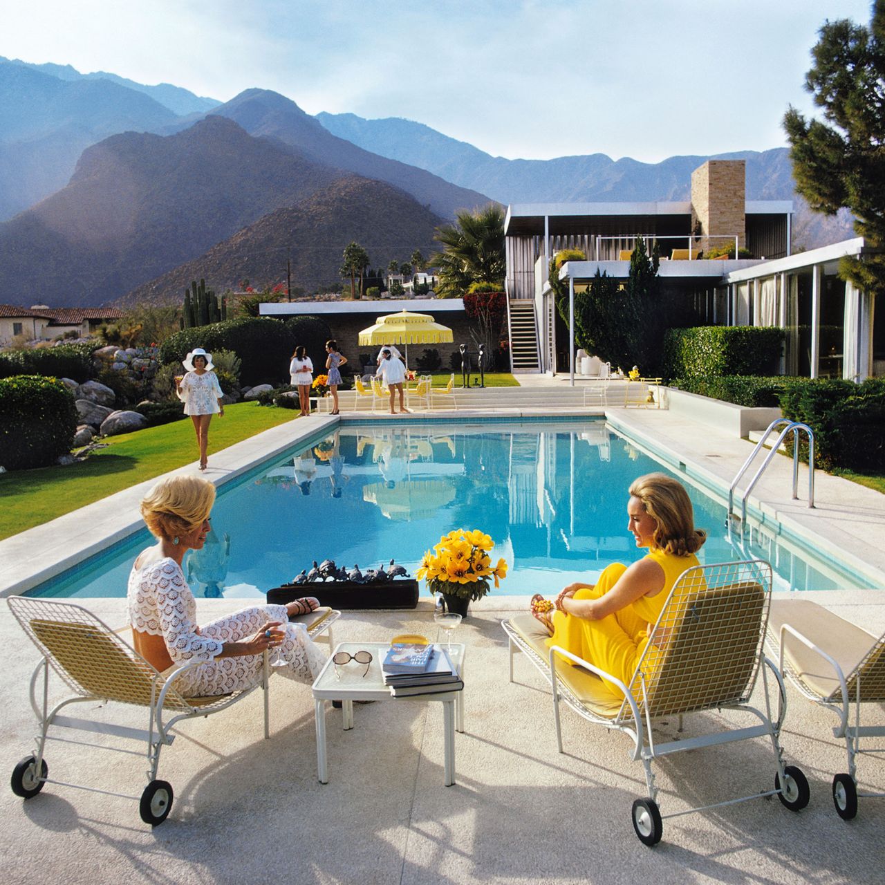 28 Spring Buys Straight Out of Slim Aarons’ Palm Springs