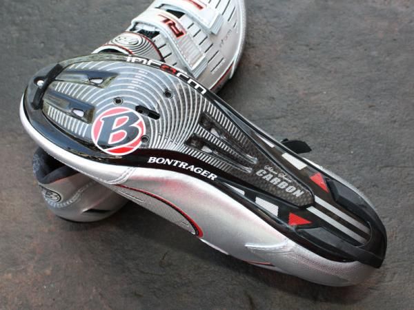 The ventilated full-length carbon sole is supposedly one step down from the RXL flagship but we couldn't tell a difference on the bike