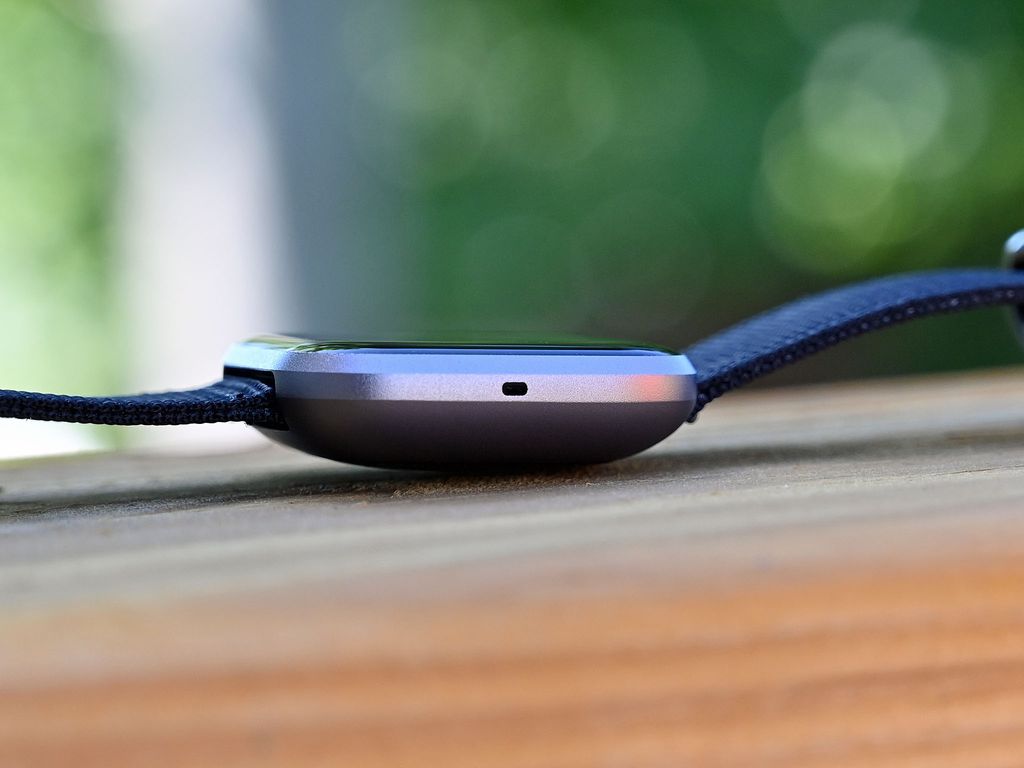 The Fitbit Versa 2 is a great dumbsmartwatch with long battery life