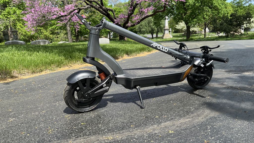 Apollo City 2022 electric scooter review goes like a rocket T3