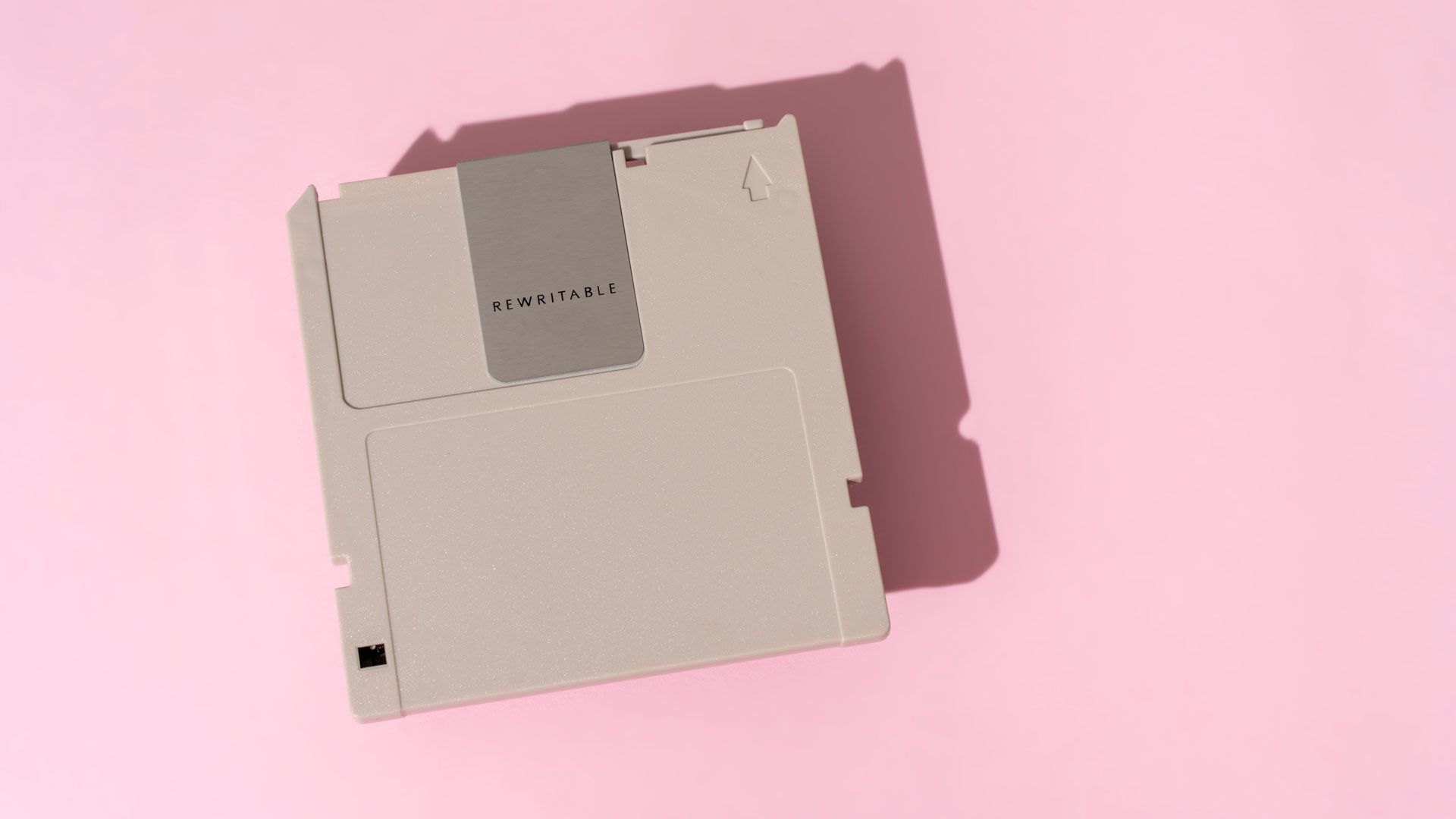 Floppy disk kembali sebagai token plastik tebal yang menentukan apa yang ditonton balita tanpa menggulir layar di rumah