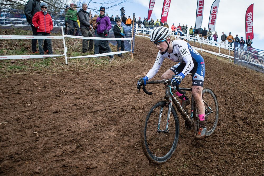 Ellen Noble (JAM Fund) picked the good lines to keep her gap on the field