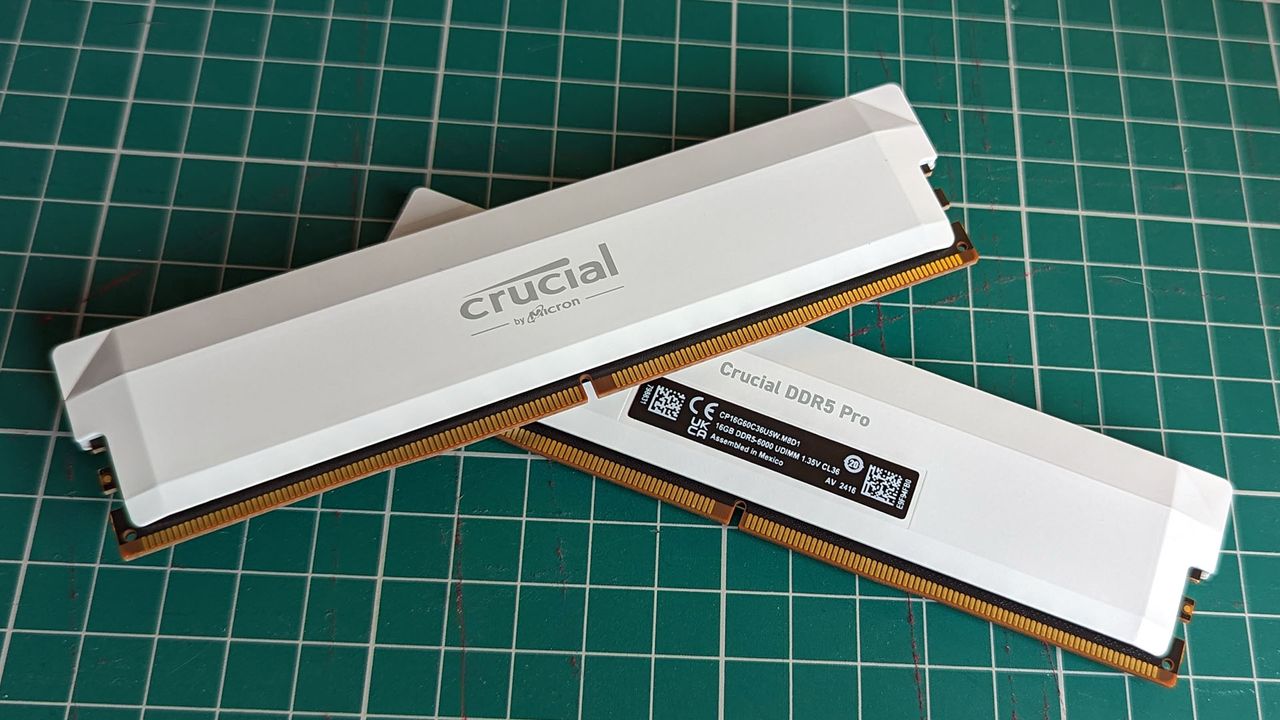 Crucial Pro Memory Overclocking Edition in white