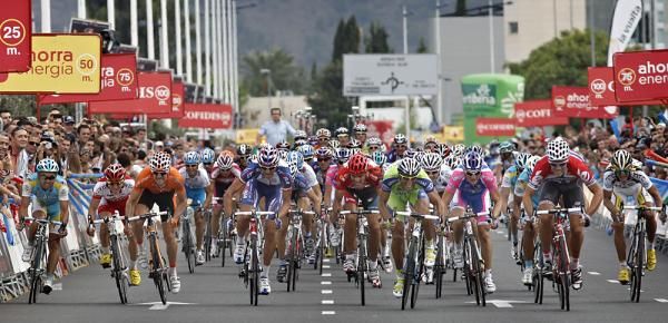 The sprint into Murcia was contested by a peloton reduced by the category 2 climb with 17km to go.
