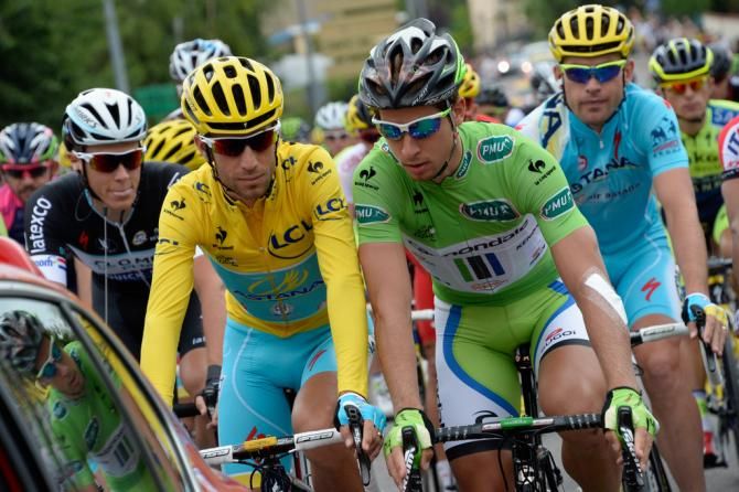 Vincenzo Nibali (Astana) and Peter Sagan (Cannondale) have a chat at the start of stage 8
