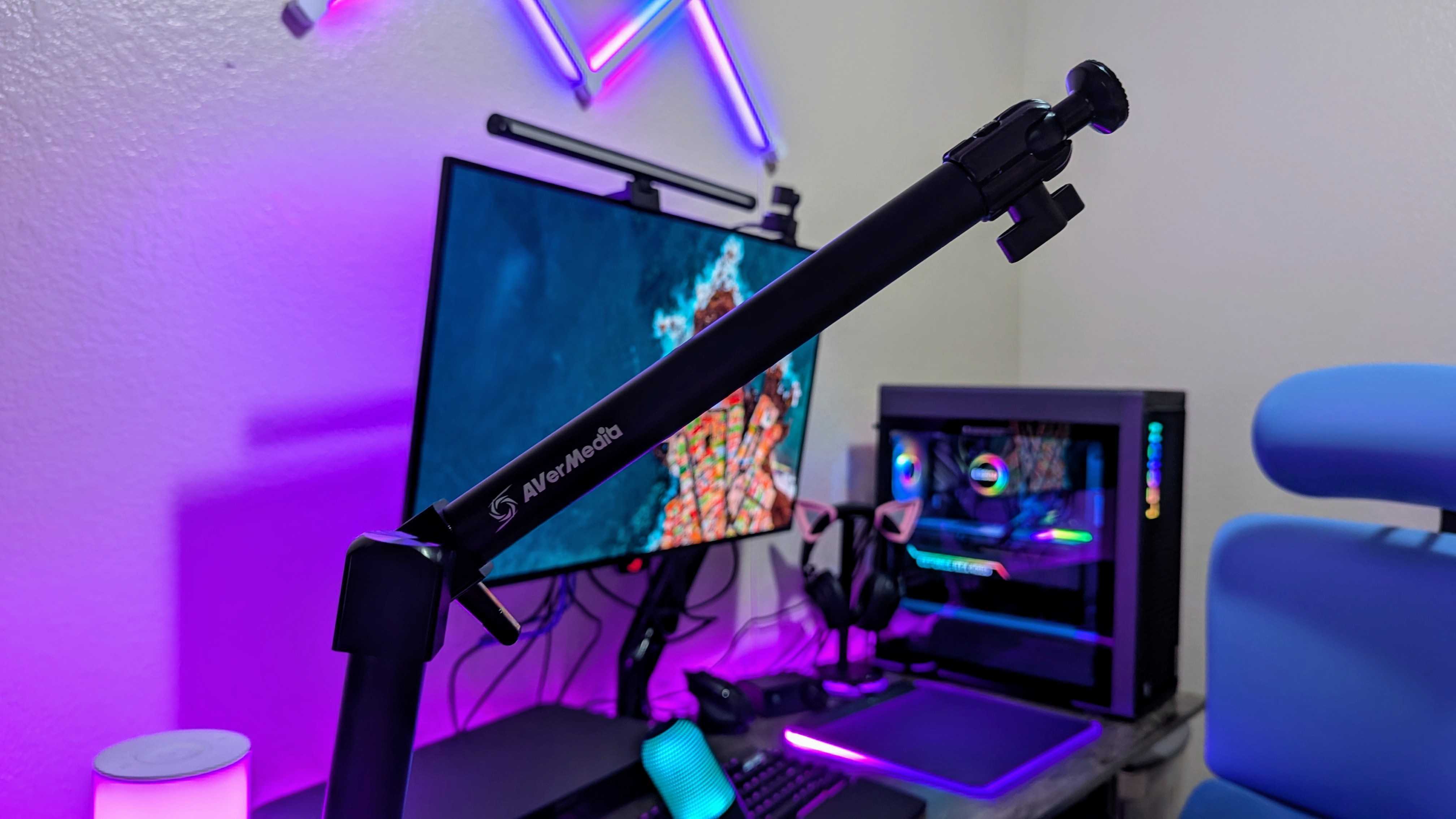 The AVerMedia FLEXI go (BA311L) mic arm held up to display the 