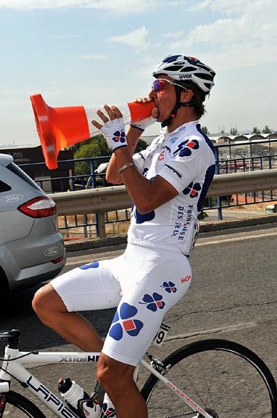Francis Mourey (Fran&ccedil;aise des Jeux) haves some fun on the last day of the Vuelta a Espa&ntilde;a.