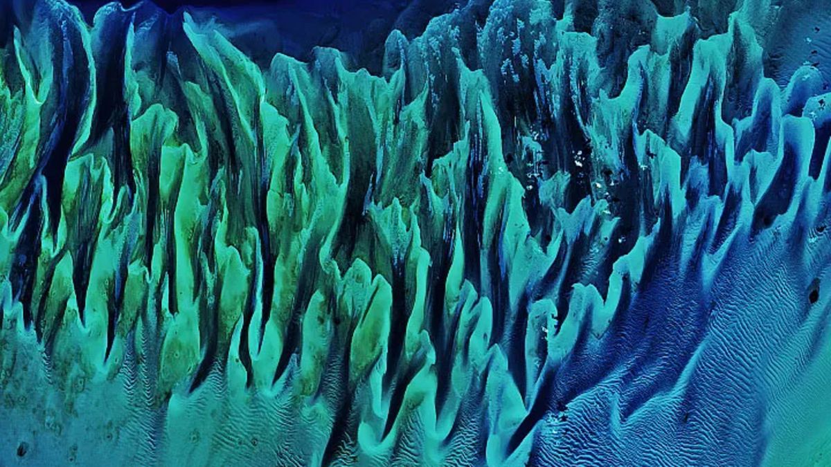 Colorful 'painting-like' ripples cover an ancient seafloor structure the Bahamas — Earth from space