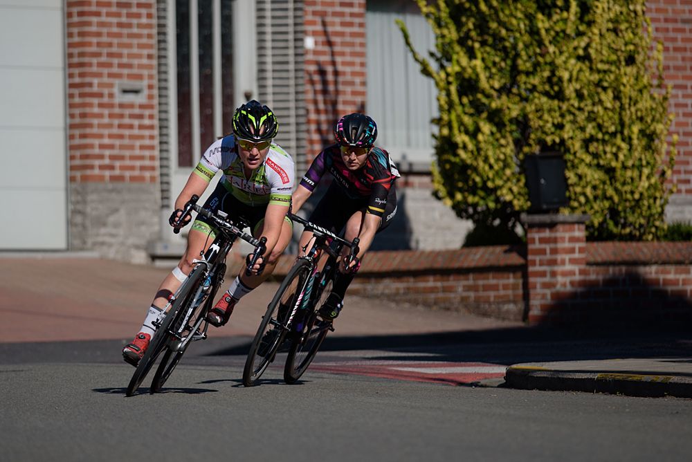 Sara Penton (Lares Waowdeals) gives Alexis Ryan some company in the break at the 121 km Stage 1 of the Lotto Belgium Tour 2016
