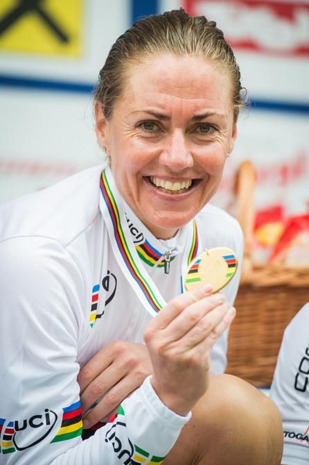 Gunn-Rita Dahle Flesjaa (Norway) with her gold medal