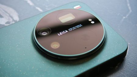 Xiaomi 17 Ultra hands on camera macro