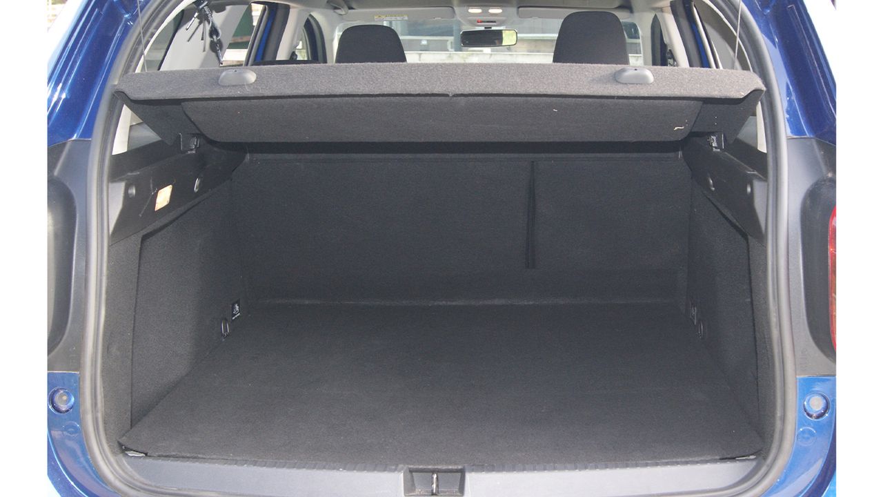 Dacia Duster boot open