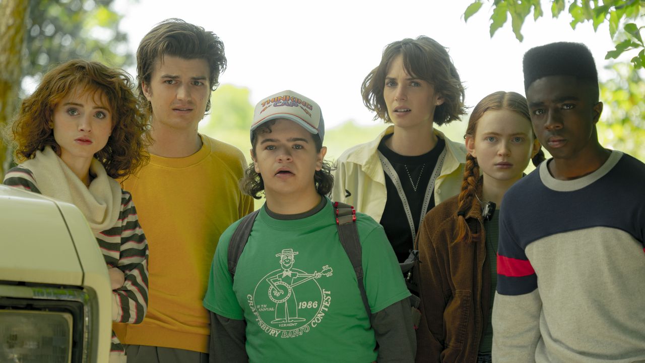  Stranger Things creators say the casts' aging throughout the series is not as dramatic as people think and the only issue is the deeper voices: We're still dealing with that 