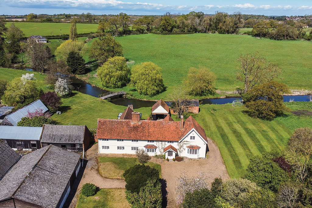 House for sale with fishing rights: Bayfordbury Park Farm, Hertford, Hertfordshire.