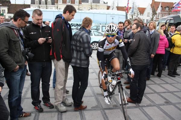 Fans and riders mingled in Brugge.
