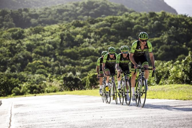 Alex Howes leads his Cannondale-Garmin teammates
