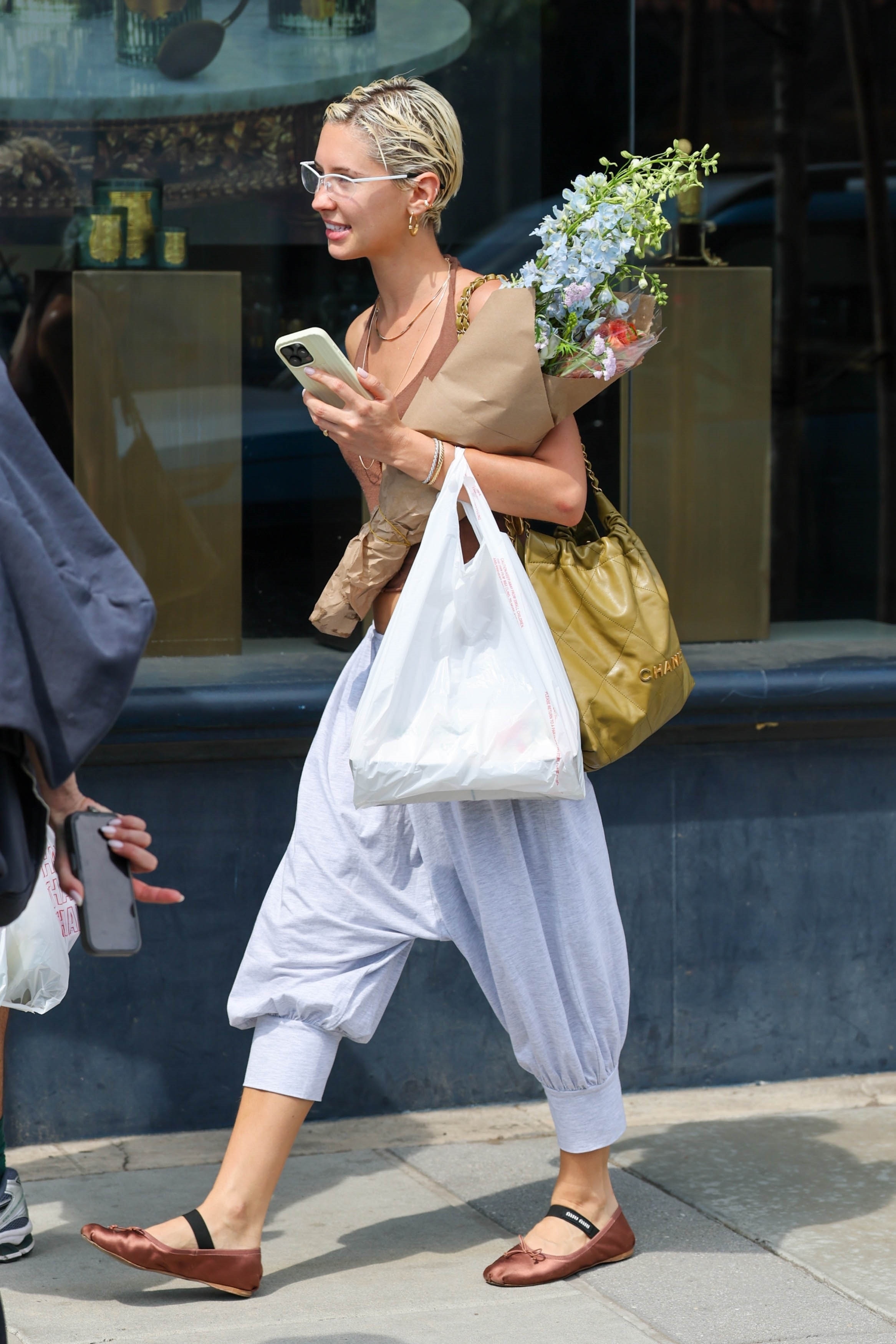 An image of Iris Law wearing balloon trousers, one of the biggest summer trouser trends of 2026, with ballet flats and a tank top.