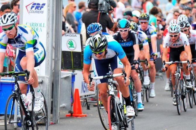 Jack Edwards (NSWIS) decided he would get across to the front group on his own