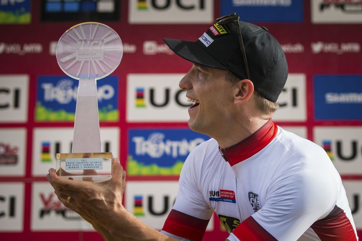 Nino Schurter celebrates his World Cup sweep
