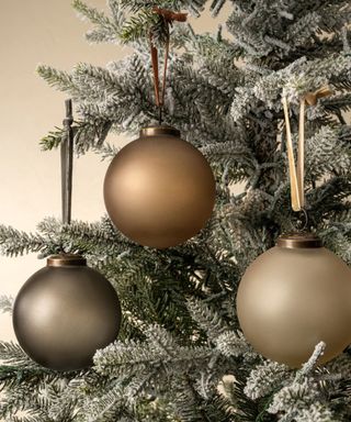 Neutral Christmas baubles