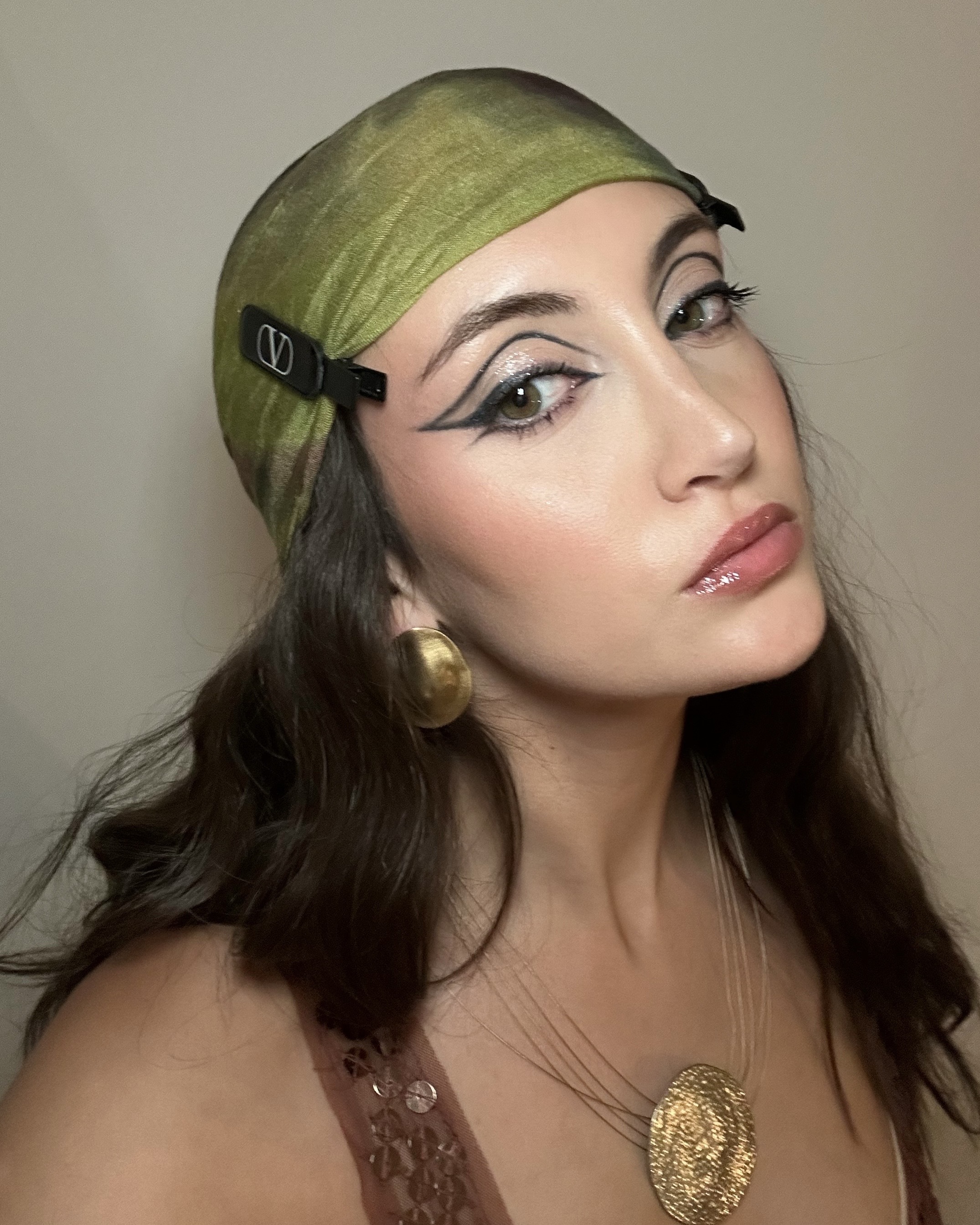 Associate beauty editor Alyssa Brascia wears the Valentino Eye2Cheek Blush in Rosa Emozione.