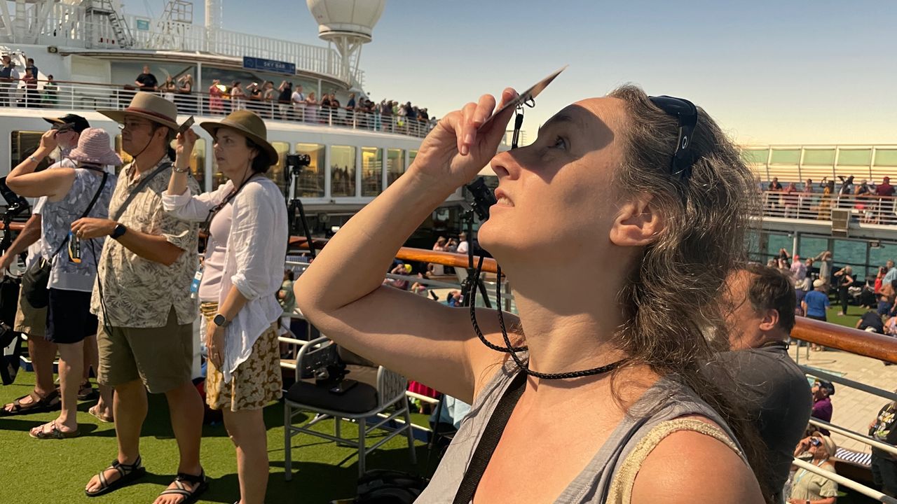 About 2,000 eclipse-chasers observed the partial phases through various kinds of solar eclipse viewers.
