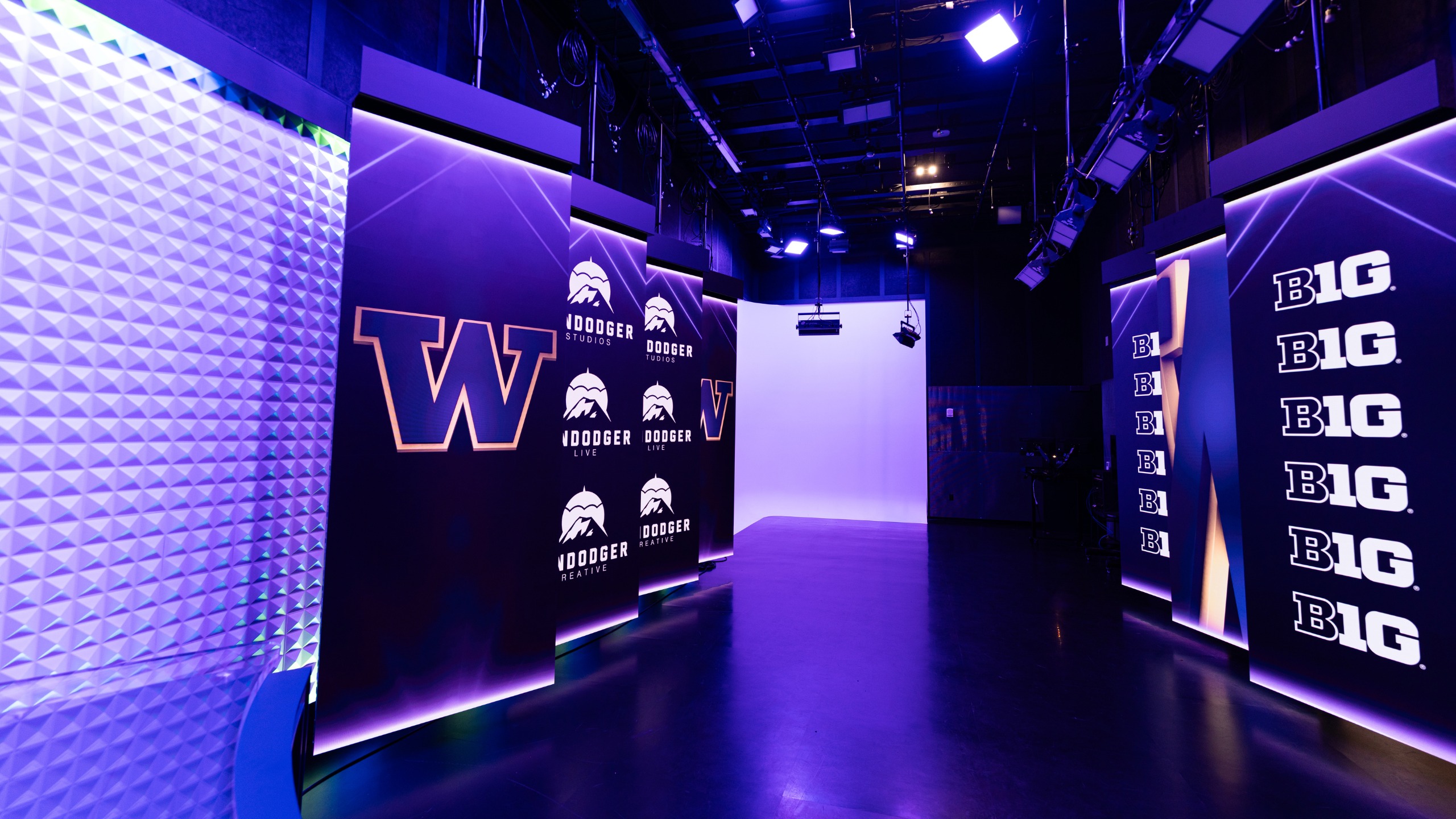 The interior of the newly upgraded Sundodger Studios at University of Washington.