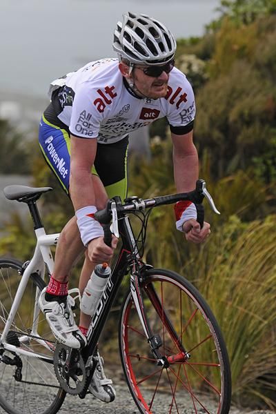 Floyd Landis nears the summit of the dreaded Bluff Hill