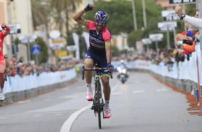 Jose Serpa (Lampre-Merida) holds off Patrick Sinkewitz